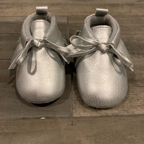 Silver infant moccasins - Picture 2 of 2
